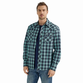 Wrangler Men's Retro Modern Fit Pearl Snap Comfortable Layer Customizable Design