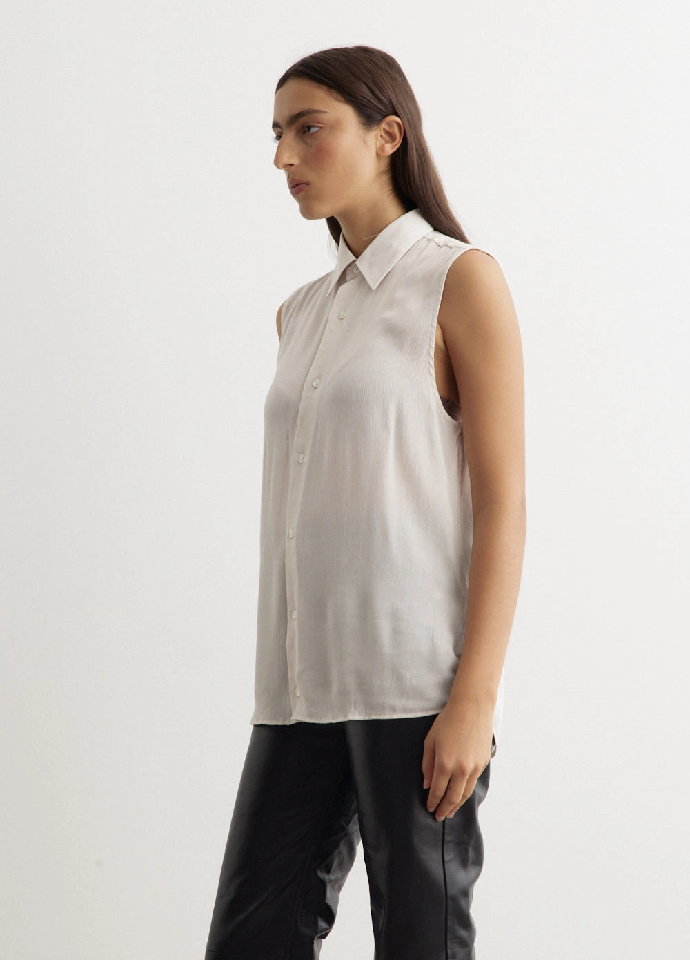 Quality Wear Tear Resistant Reinforcement AMI Sleeveless Shirt