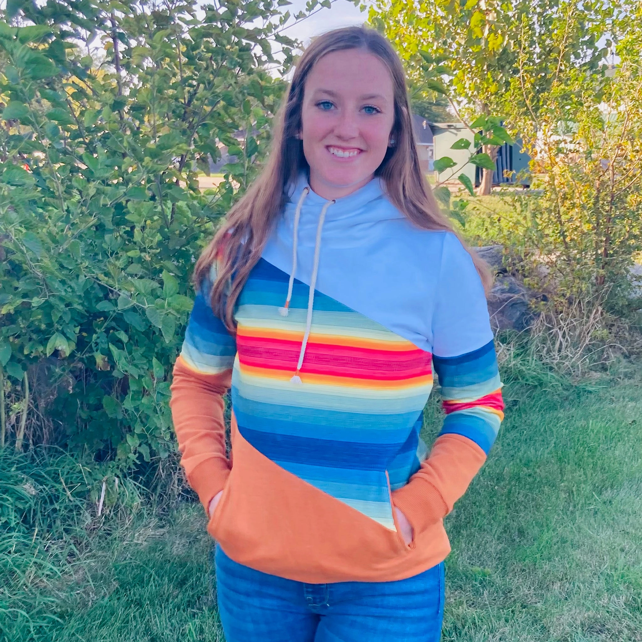 NonBulkyLayering Seamless Technology Ampersand Women's All Eyes On Hue Hoodie