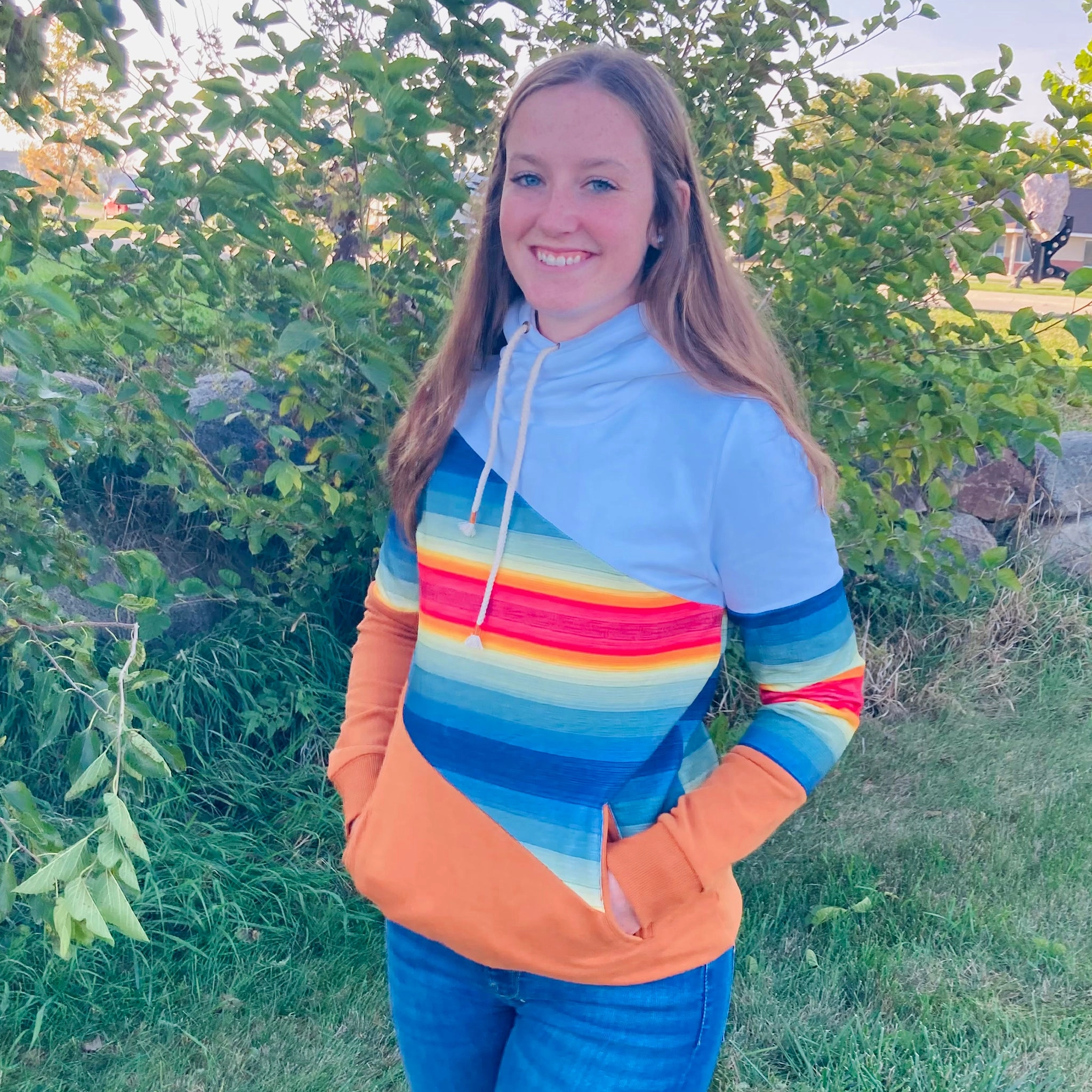 retro look Ampersand Women's All Eyes On Hue Hoodie