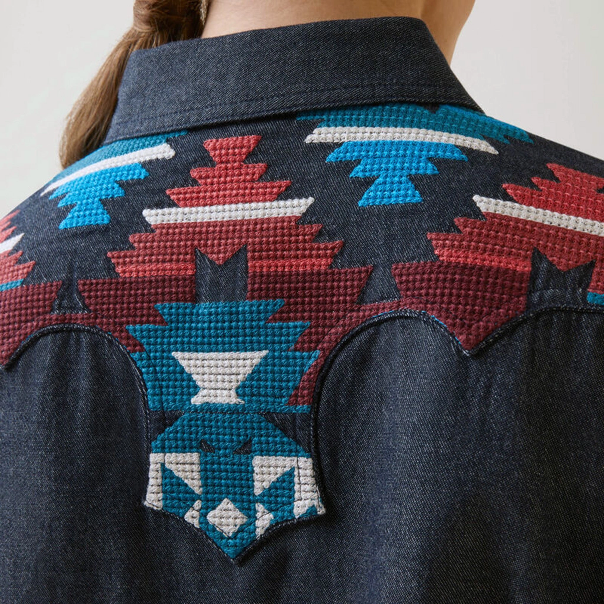 Adjustable Hemline Ariat Woman's Dutton Blue Shirt