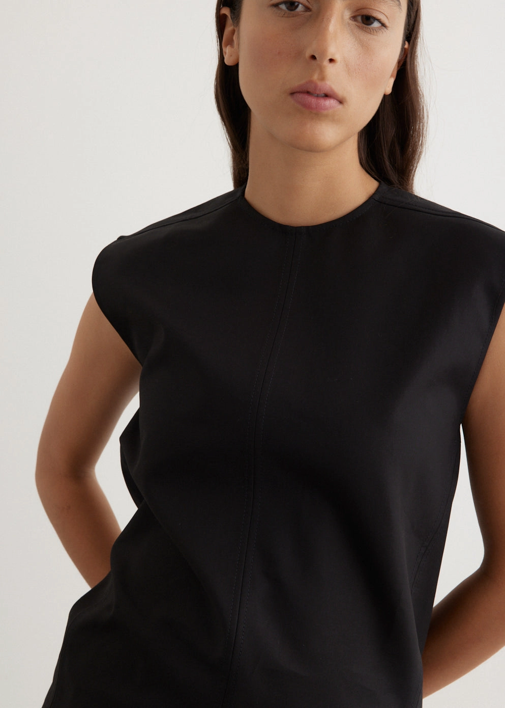 Stretchable Material Sleeveless Twisted-Seam Top