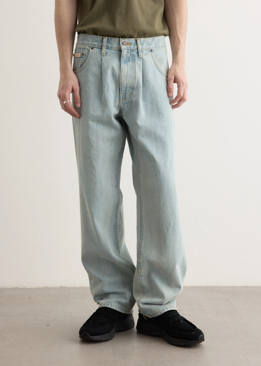 Active Touch Pleated Jeans