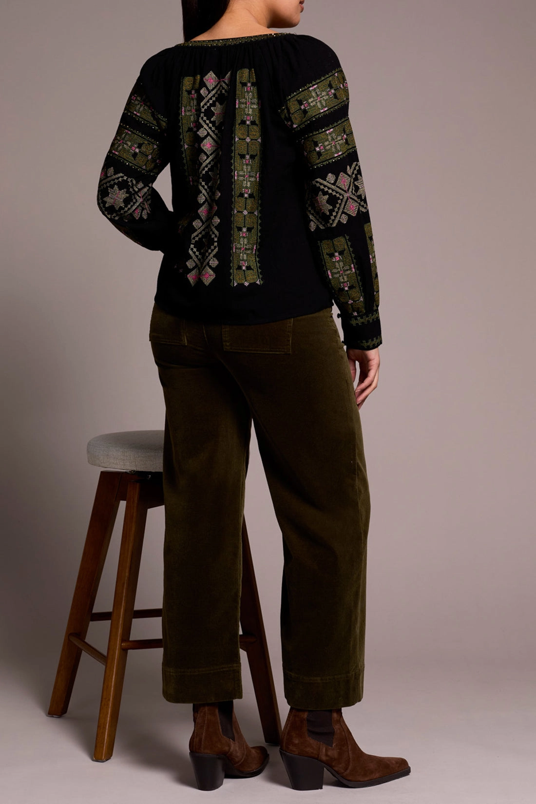 Flexible Ribbed Cuffs TemperatureRegulating Fabric Tribal Moody Embroidered Blouse