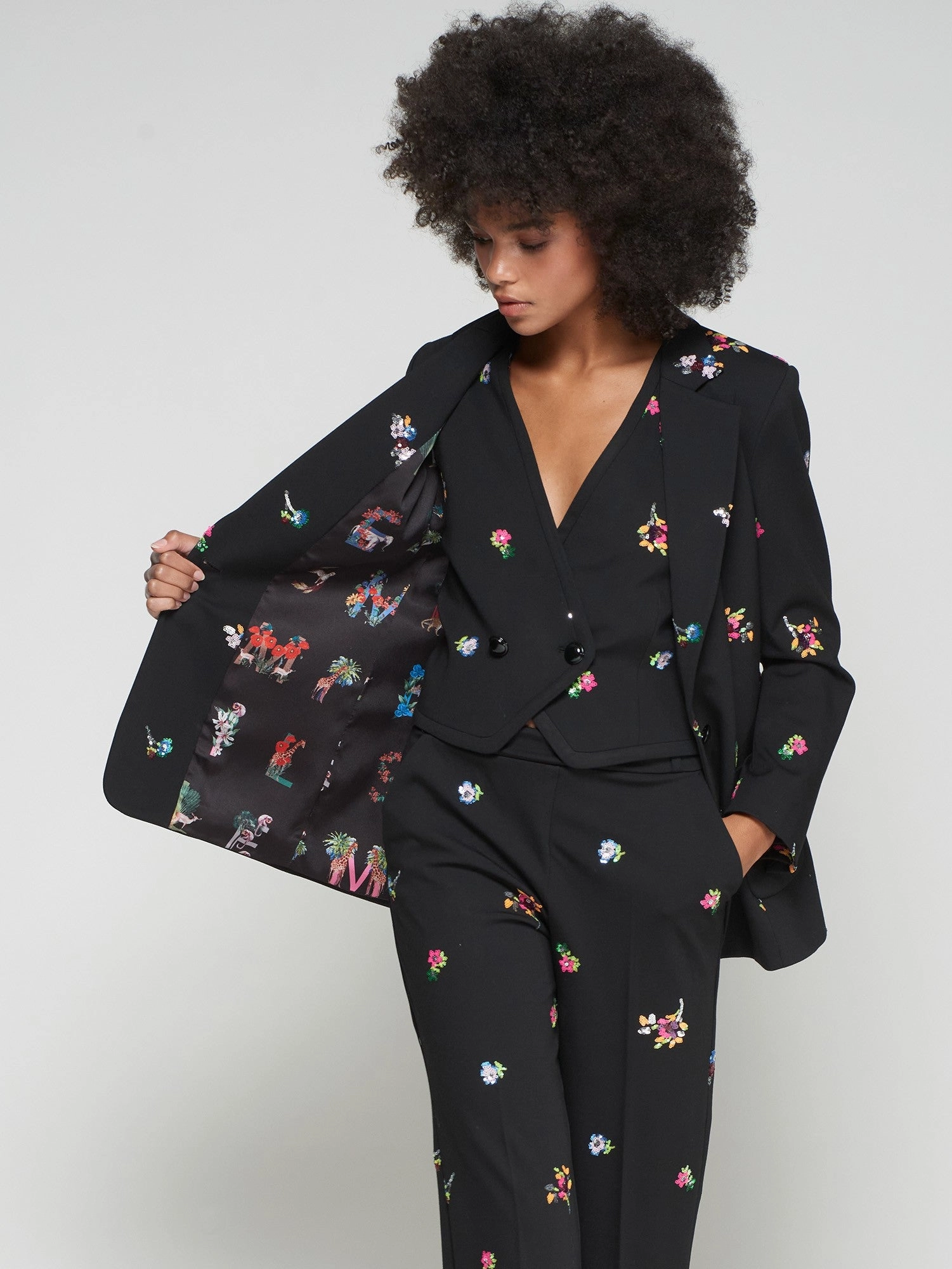 BreathableMeshLining 2 Aberturas Flores Blazer - Black ButtonDownCollar SoftBrushed