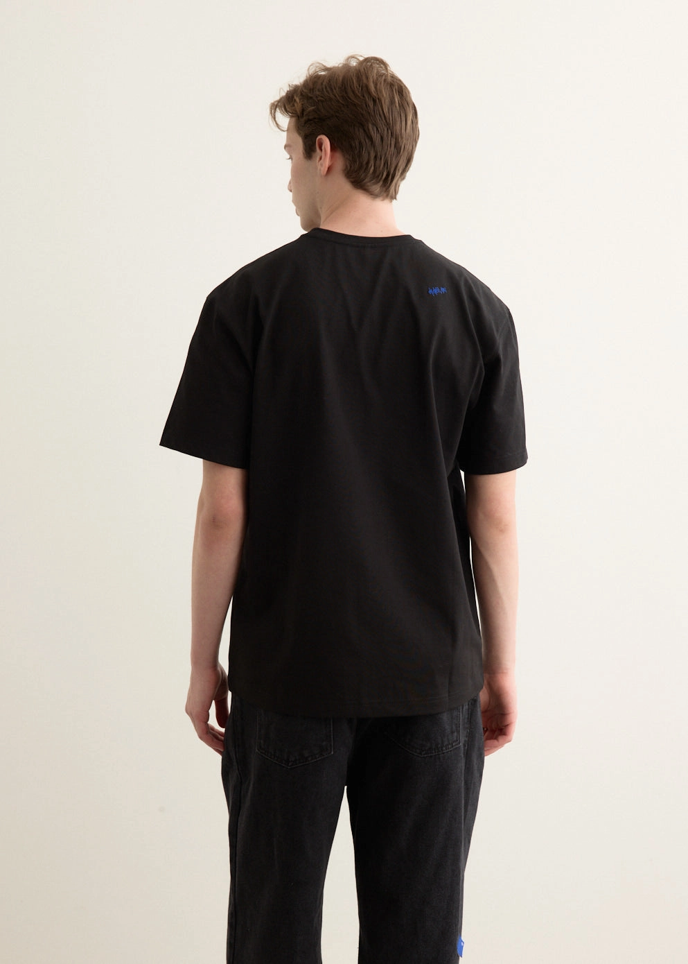 Minimalist Stitching Breathable Fit Wear Distressed Logo T-Shirt