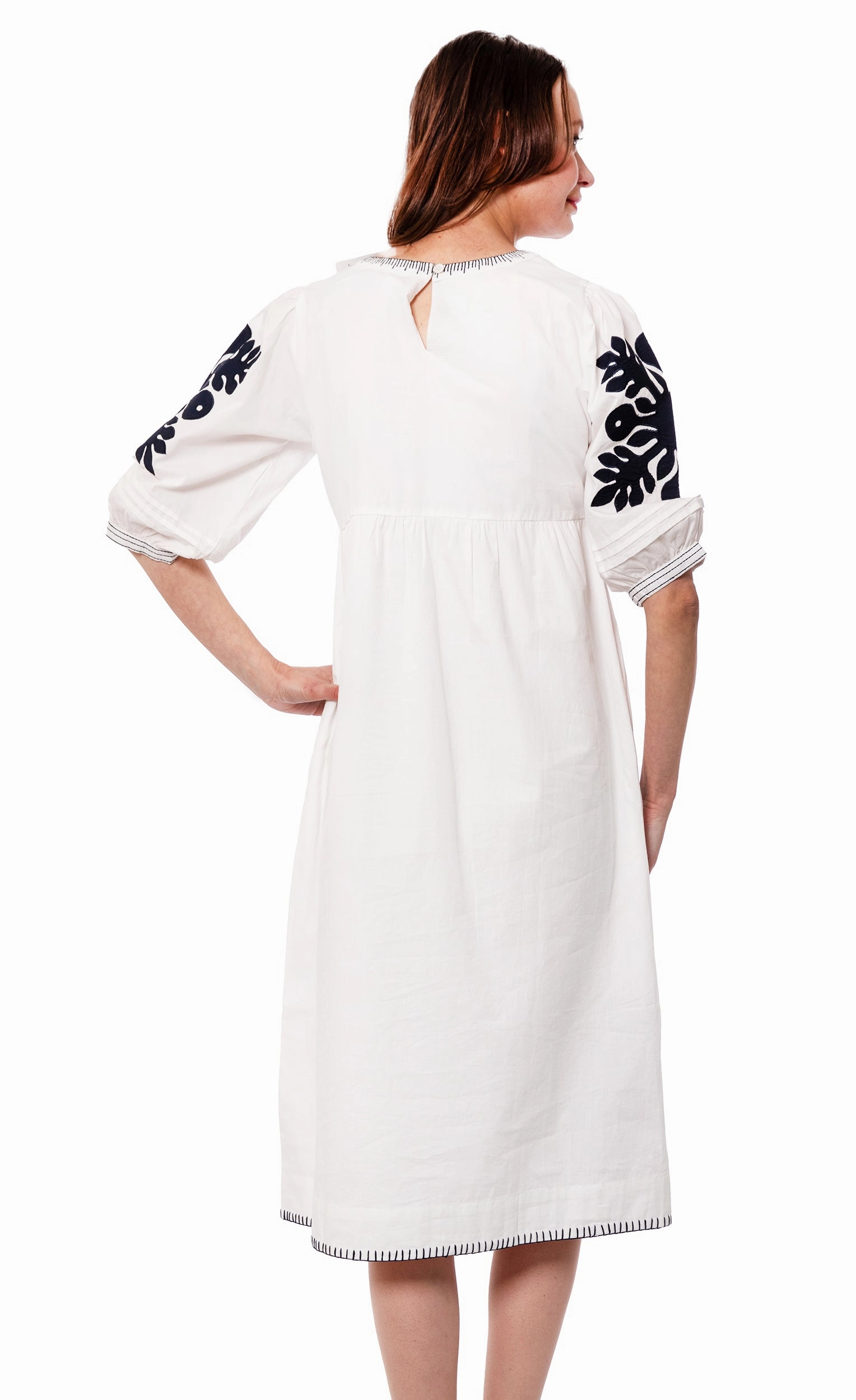Relaxed and stylish Black and White Applique Dress