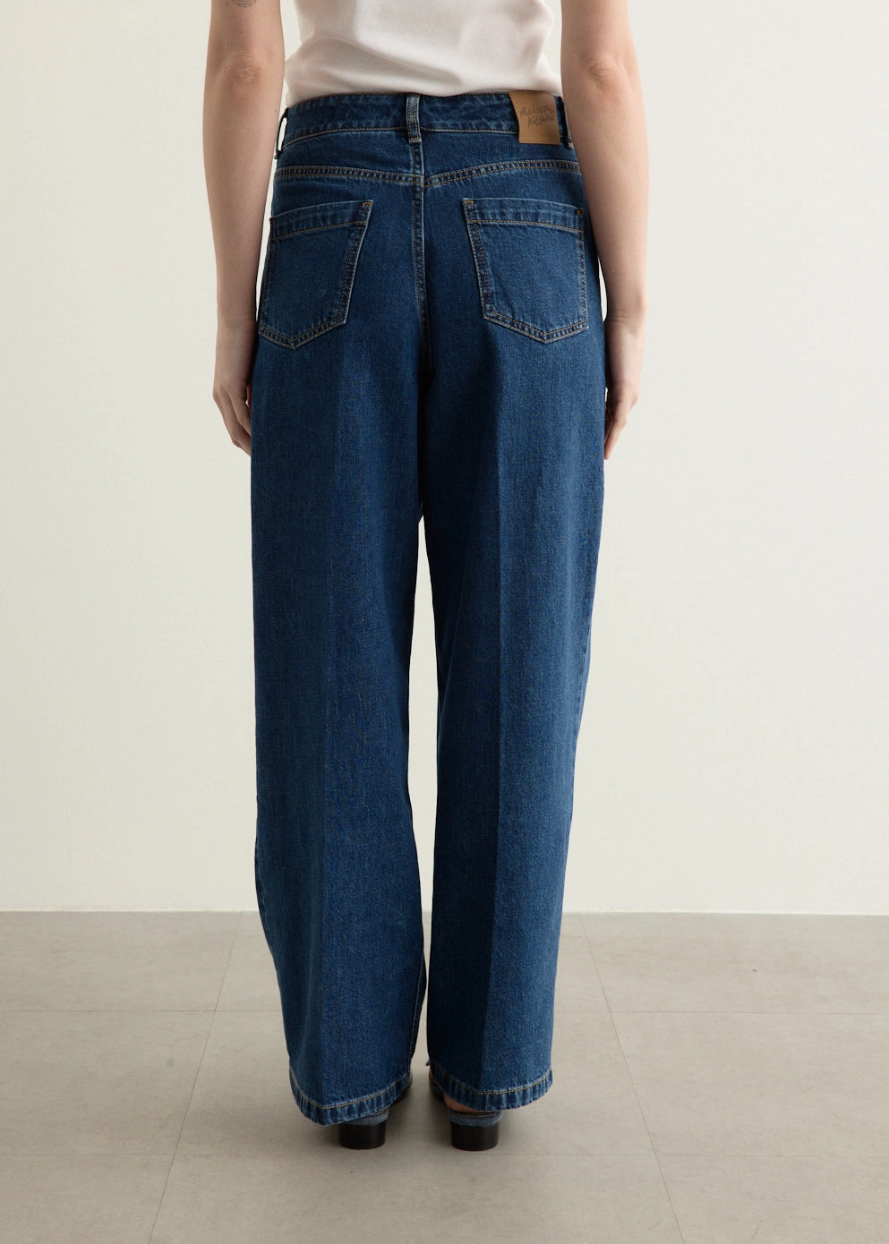 Relaxed Style Bold Light Washed Pleated Jeans