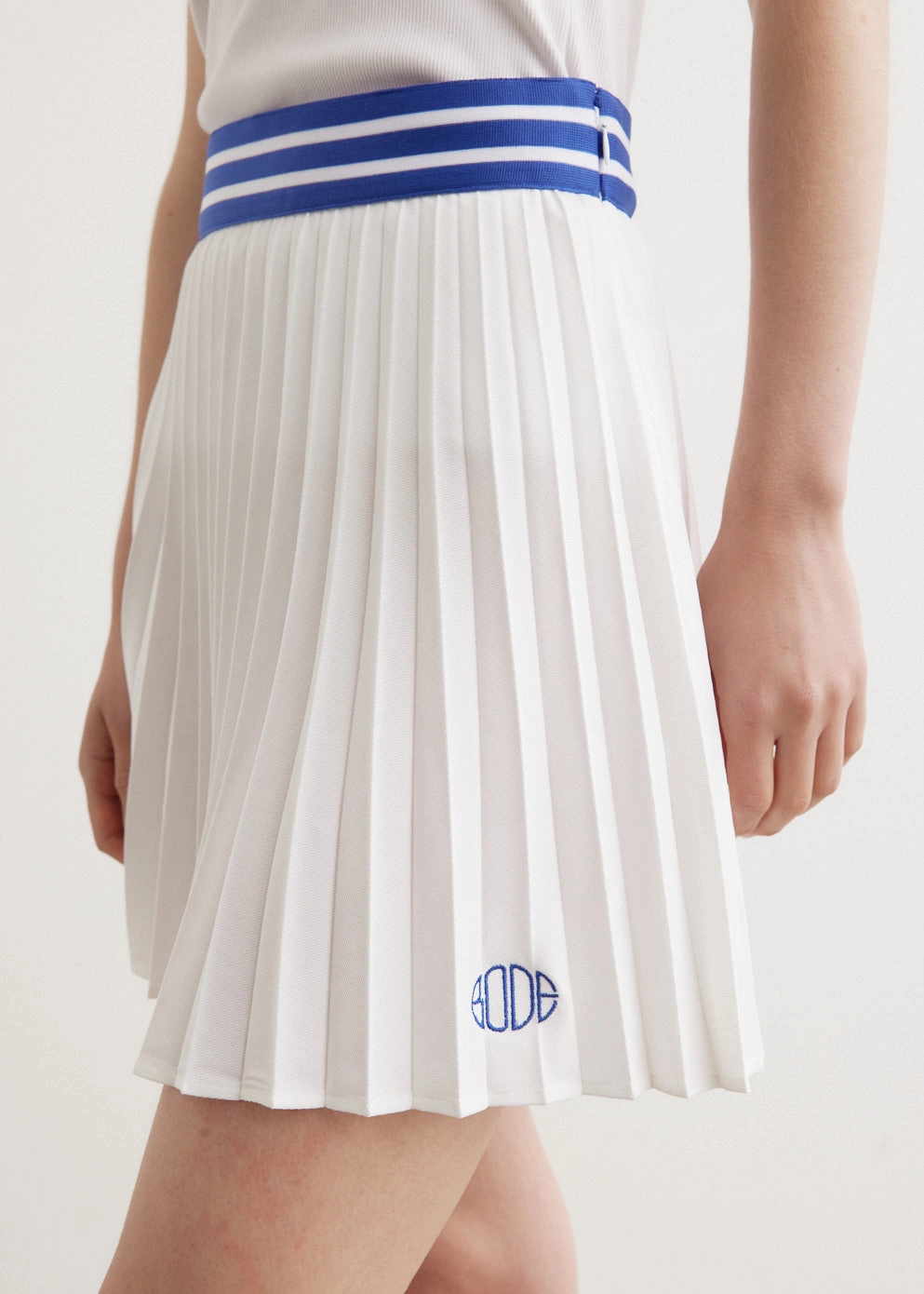 Chic Fit Weighted Hem Court Skirt