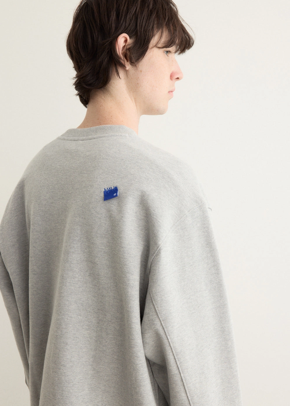 Significant Patch Sweatshirt Soft Knit Design