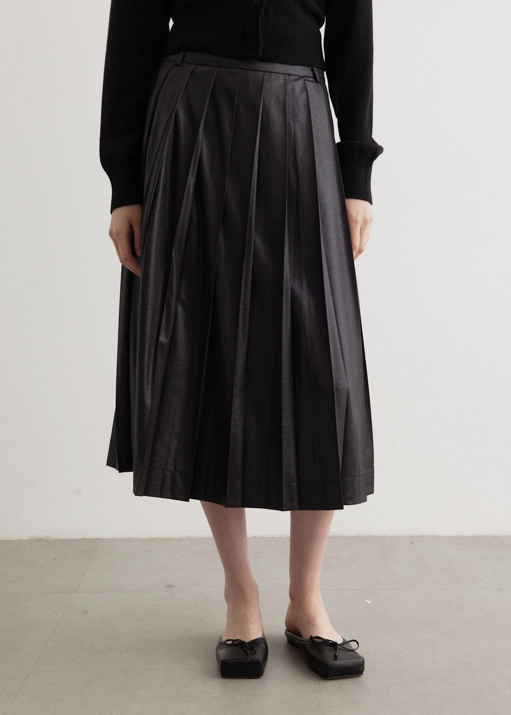 Scalloped Edge Creased Pleated Skirt