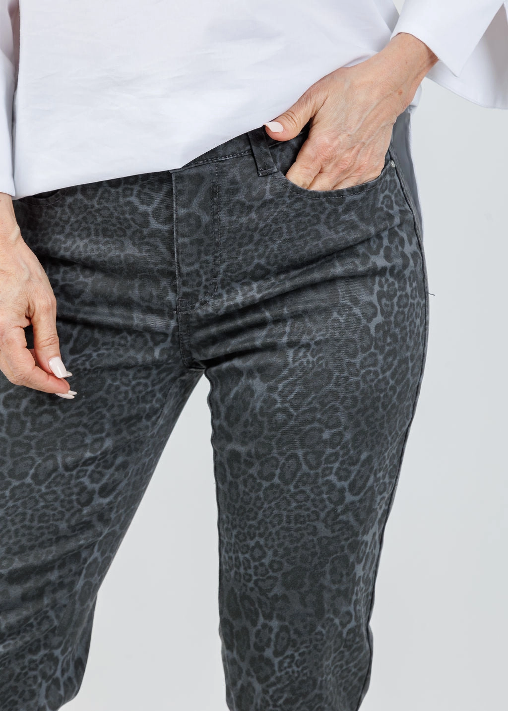 Corduroy texture Feminine Cut Dream Straight Jeans 32" - Light Grey Leopard