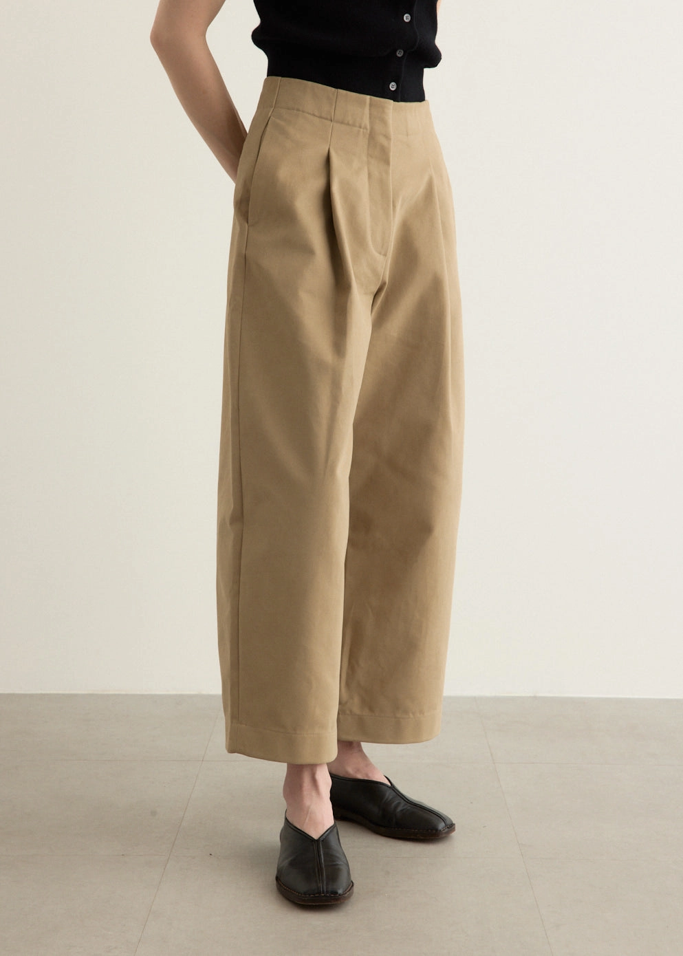 Dordoni Deep Pleat Volume Ankle Crop Pants Non Iron Technology Abrasion Resistant Surface