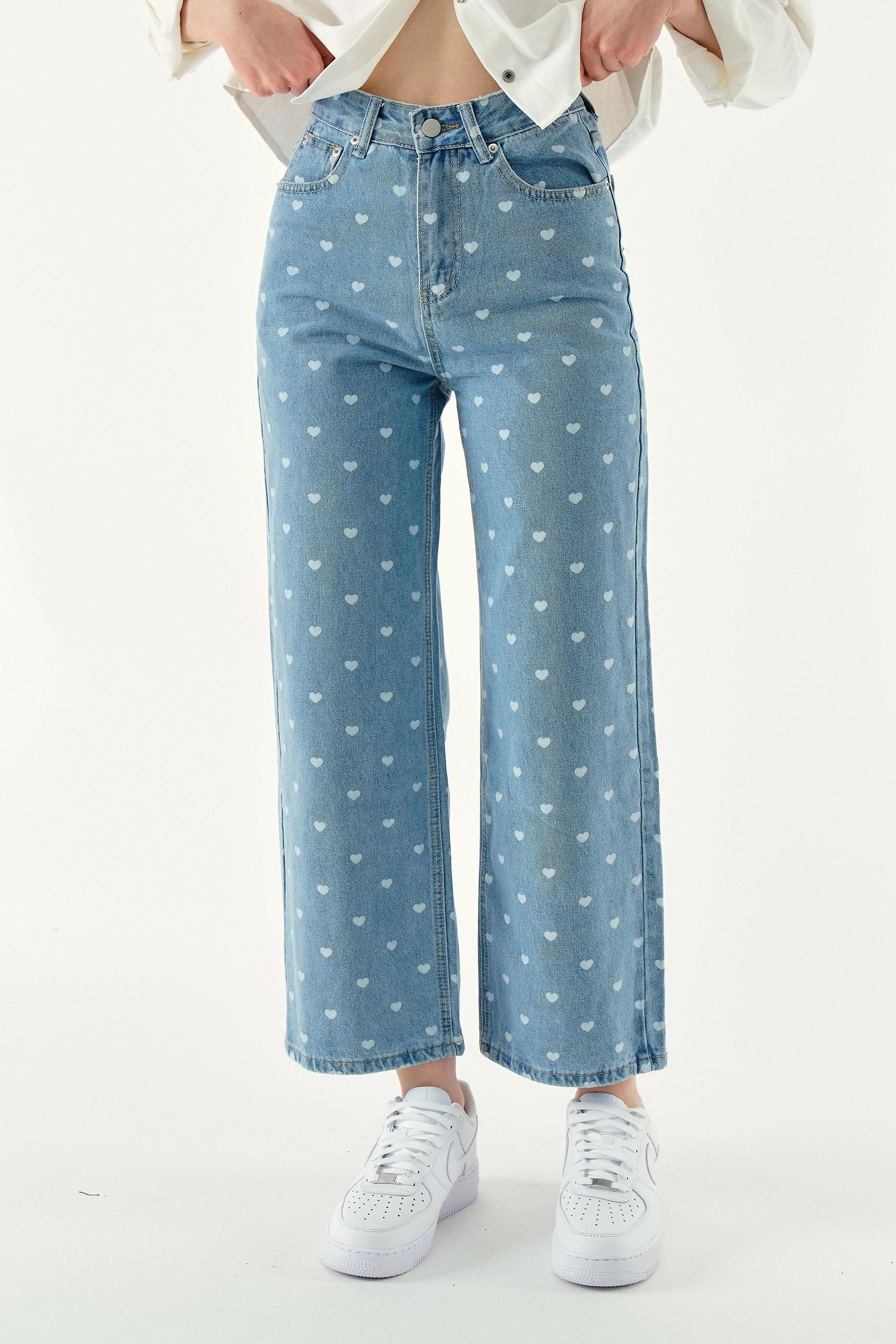 Trend Setter Chill Outfit Student Outfit Winter Warmth Festival Outfit Outdoor Adventure Emma Heart Denim Jeans