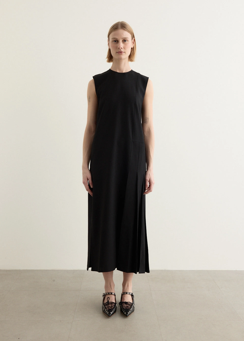 Sleeveless Pleated Dress Draped Silhouette