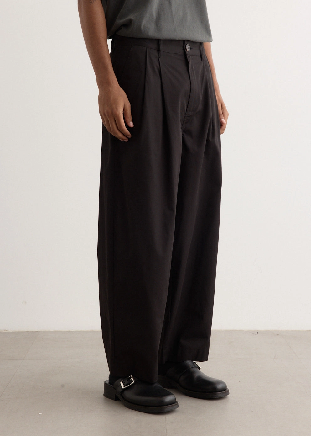 Body Ready Exposure Wide Leg Pleated Pants