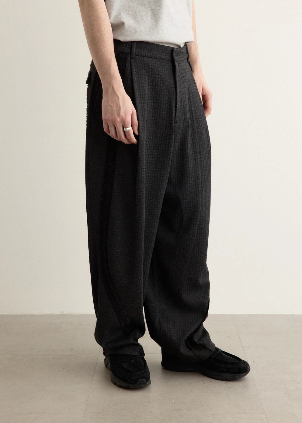 Stretch Layer Fit Barrel Waist Decorative Tape Pants