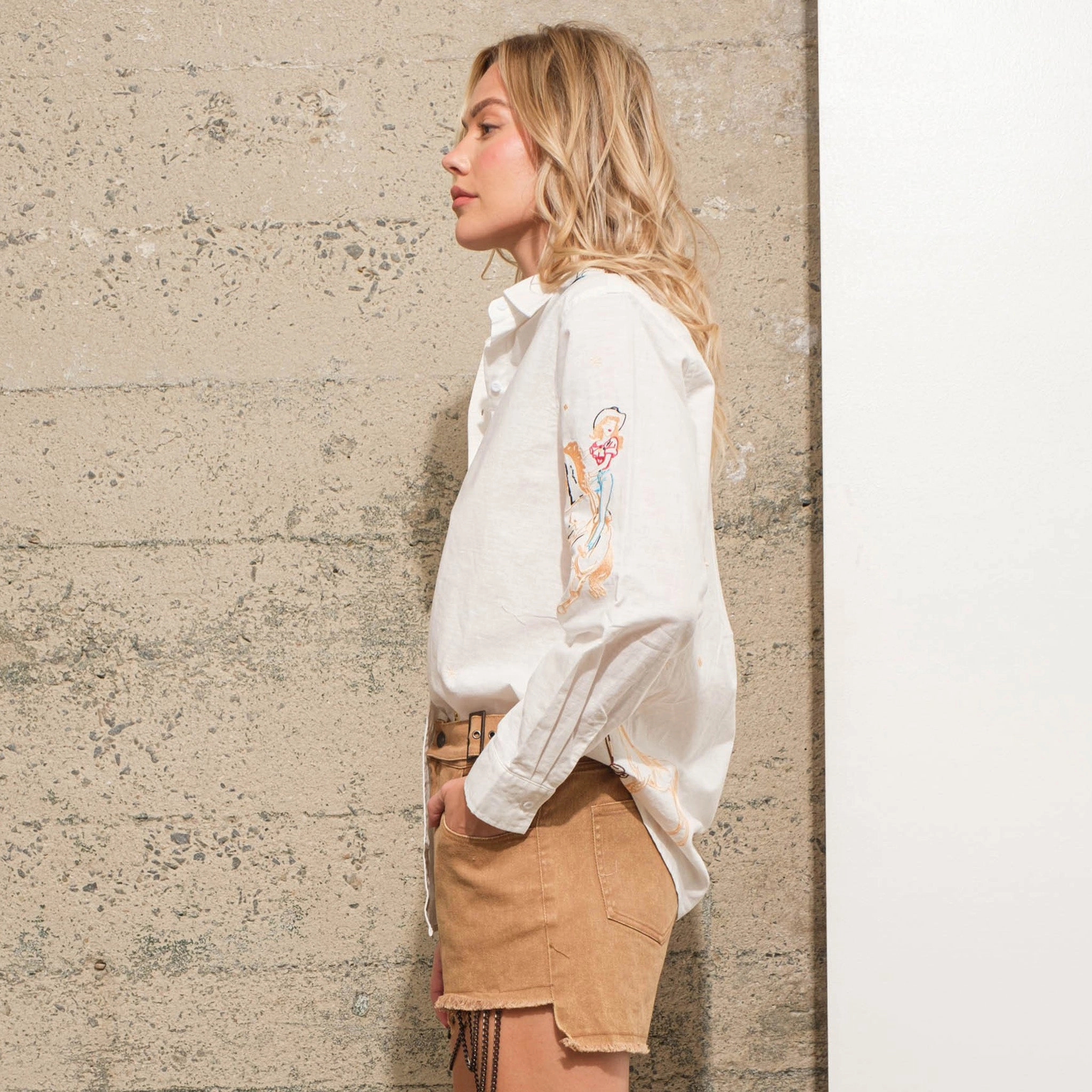TactileWeave NonIrritatingSeams Off White Embroidered Western Cowgirl Motifs Blouse