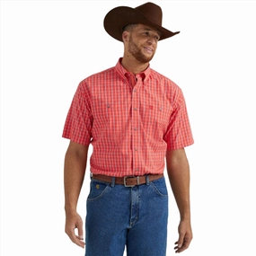 Non Chafe Seams Multi Layer Stitching Wrangler Men's George Strait Short Sleeve in Fiesta Red