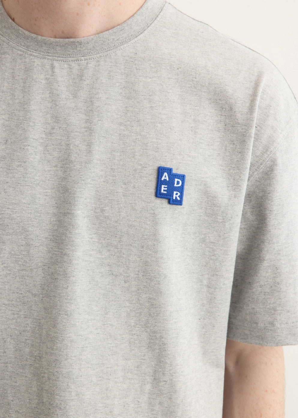 Cozy Look Wear Urban Trend Look Significant Patch T-Shirt