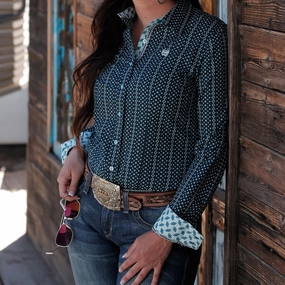 SweatGuard Lining Cinch Women's Geo Print Shirt