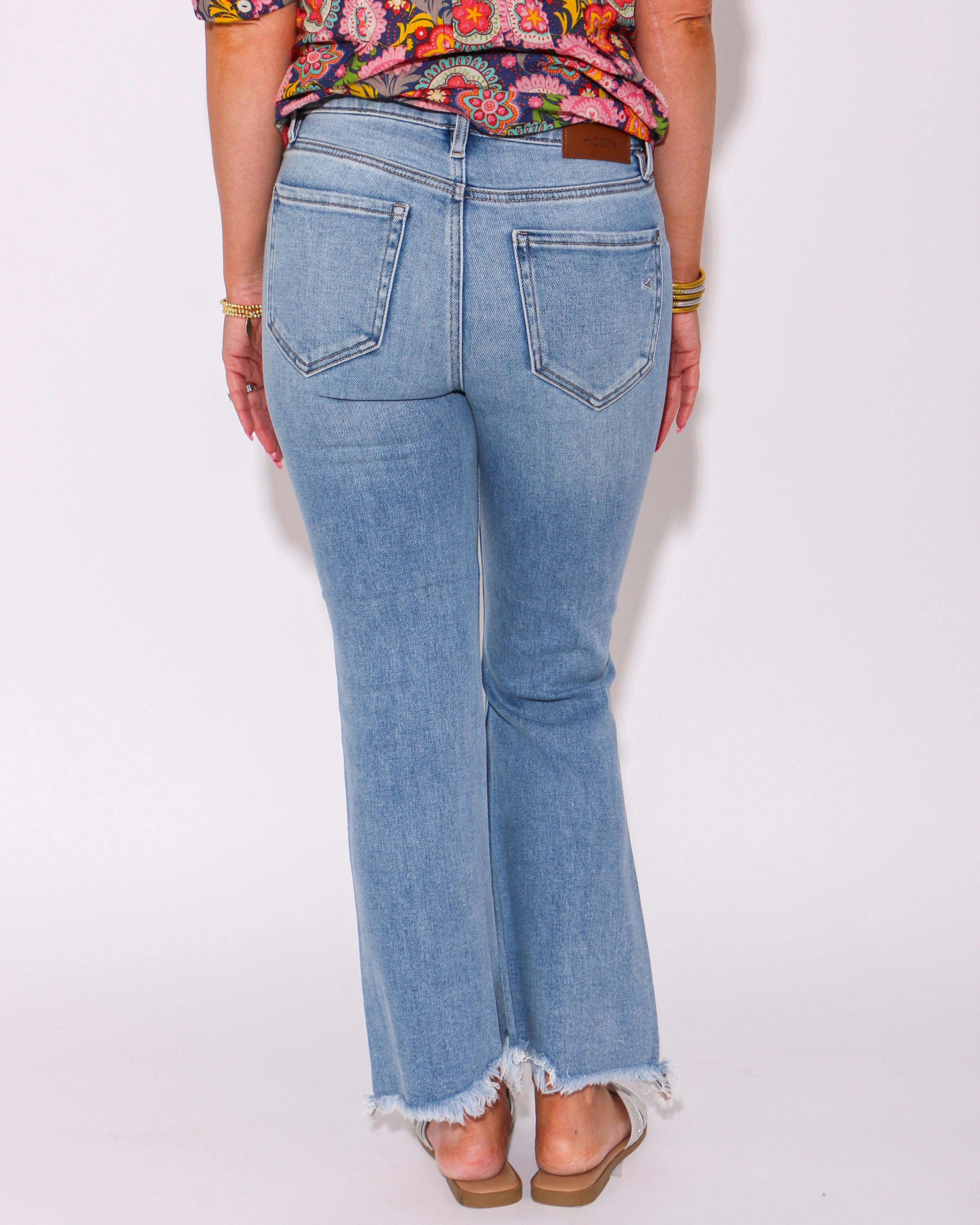 Happi High Rise Super Fray Crop Flare Clean Fit Lightweight Material