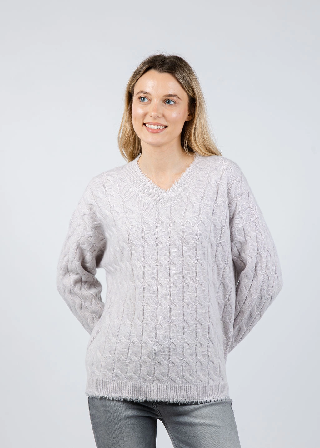 V-Neck Cashmere Sweater With Fringes - Snow Hygroscopic Fiber Blend Colorfast Technology