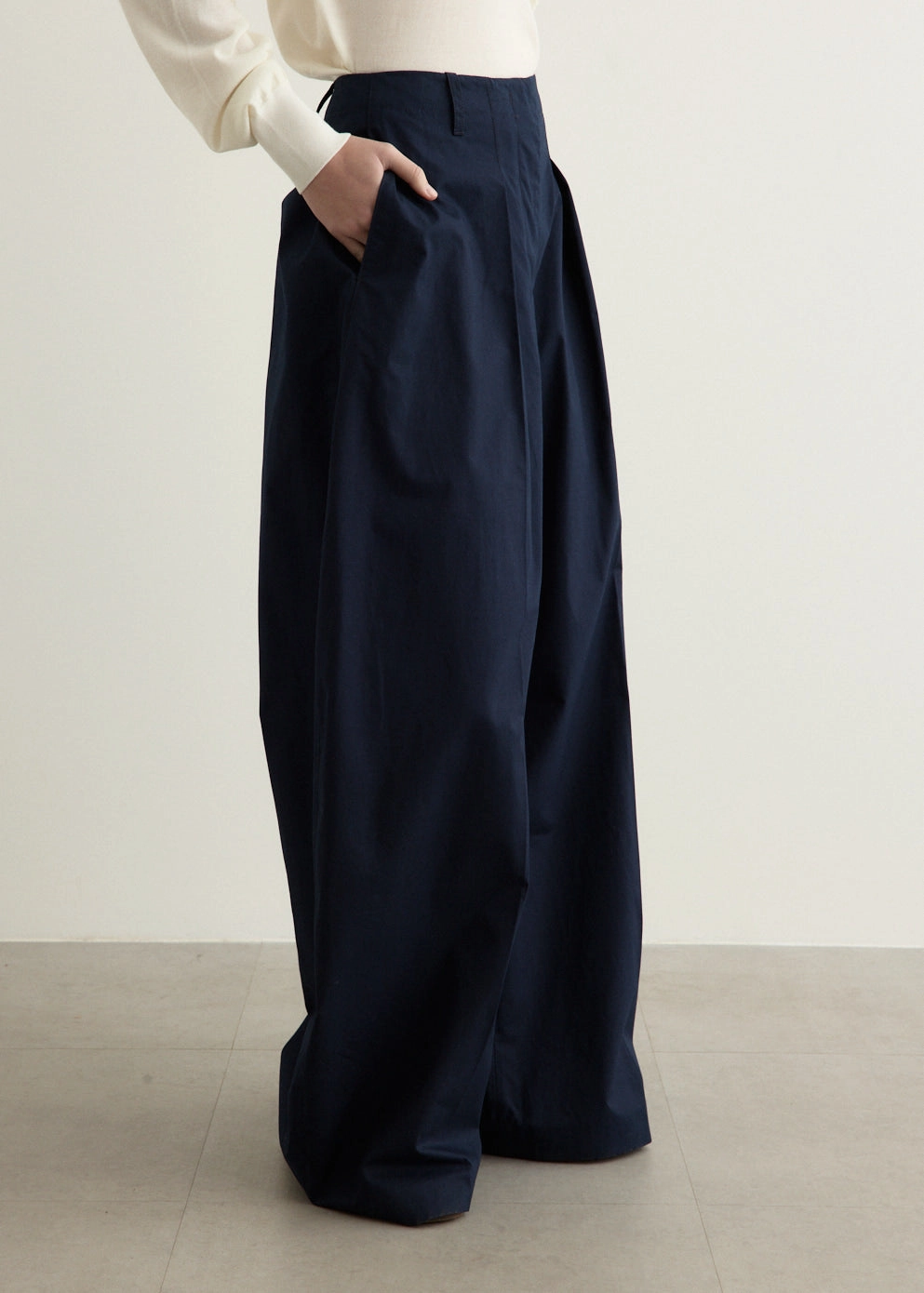 Sleek Silhouette Artist Vibe Smooth Le Pantalon Ovalo Large Pants