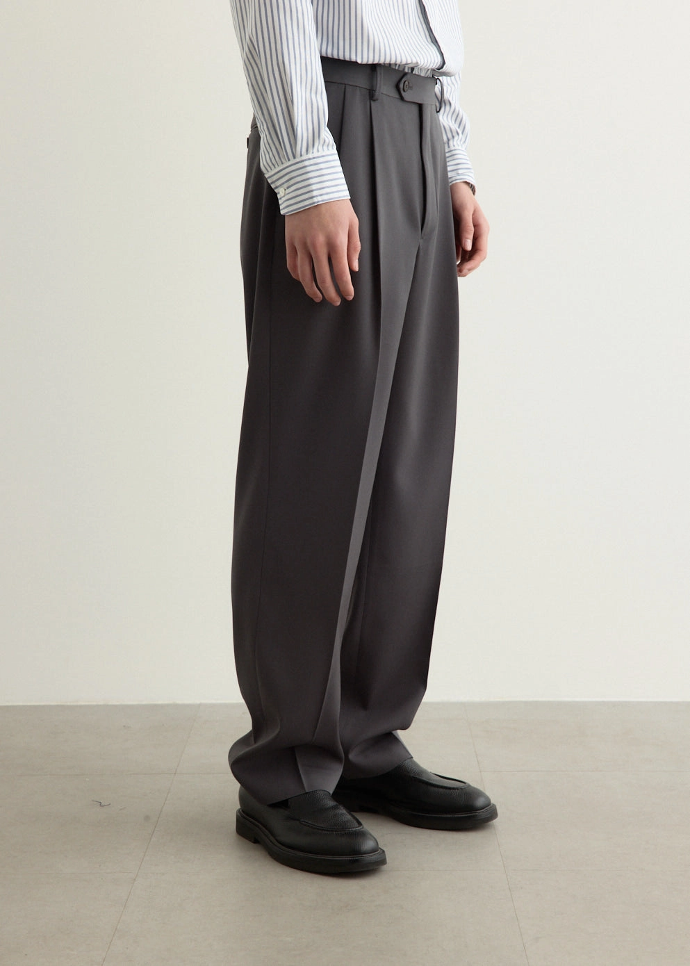 Effortless Style Light Wool Max Gabardine Two-Tuck Slacks
