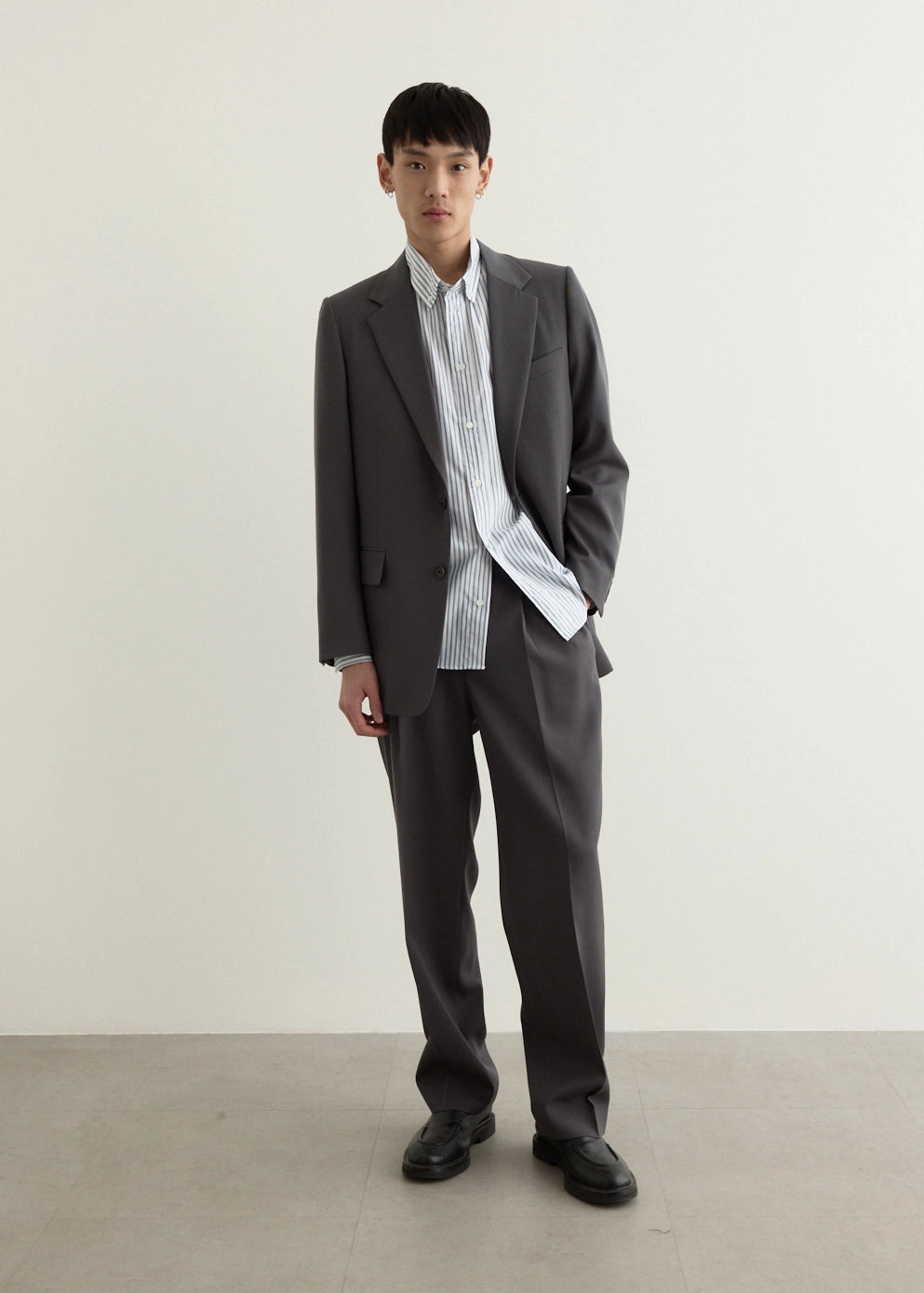 Relaxed Design Chilly Layering Light Wool Max Gabardine Two-Tuck Slacks