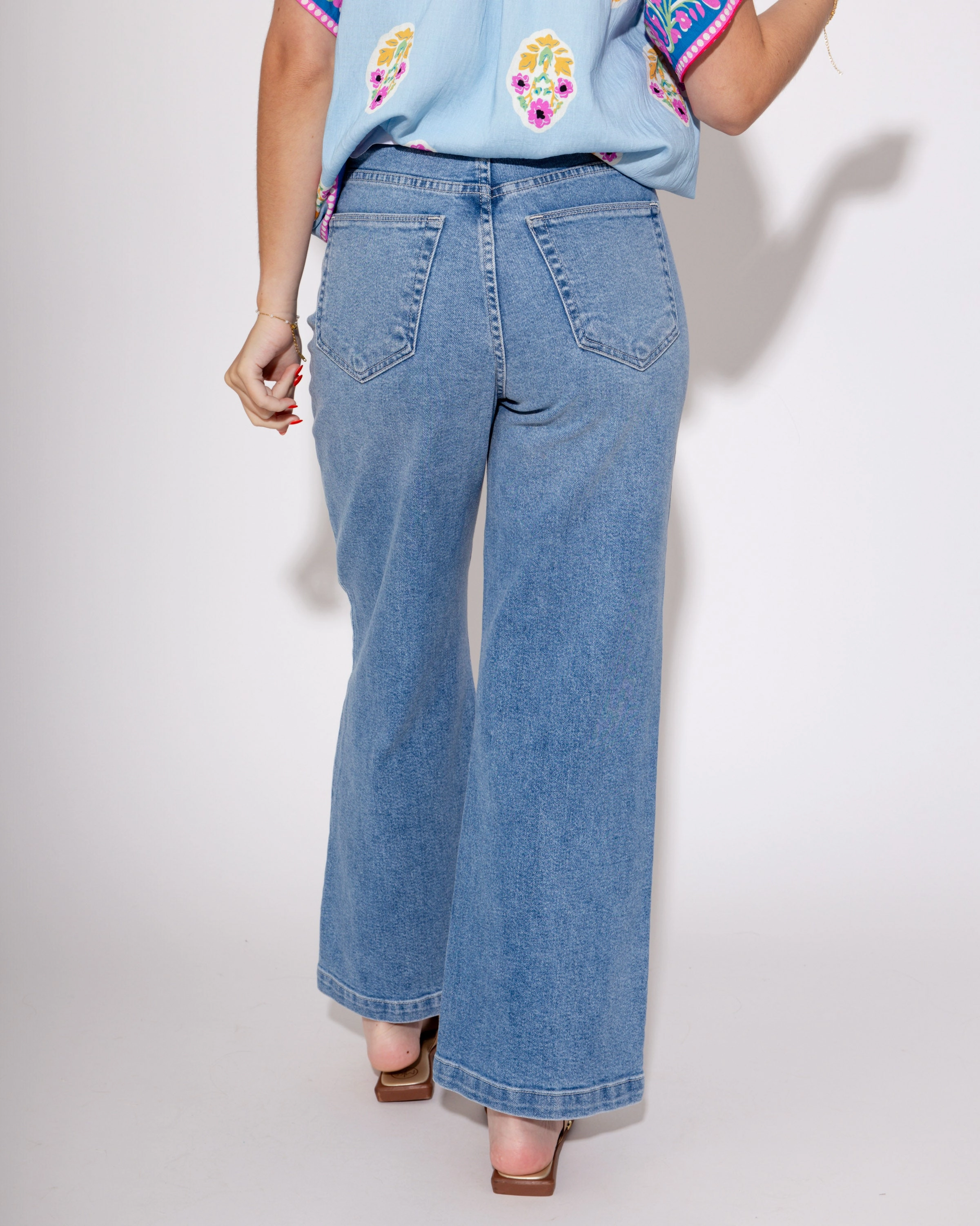 JBD | Patch Pocket Wide Leg Jean in Light Denim High-Quality Fit