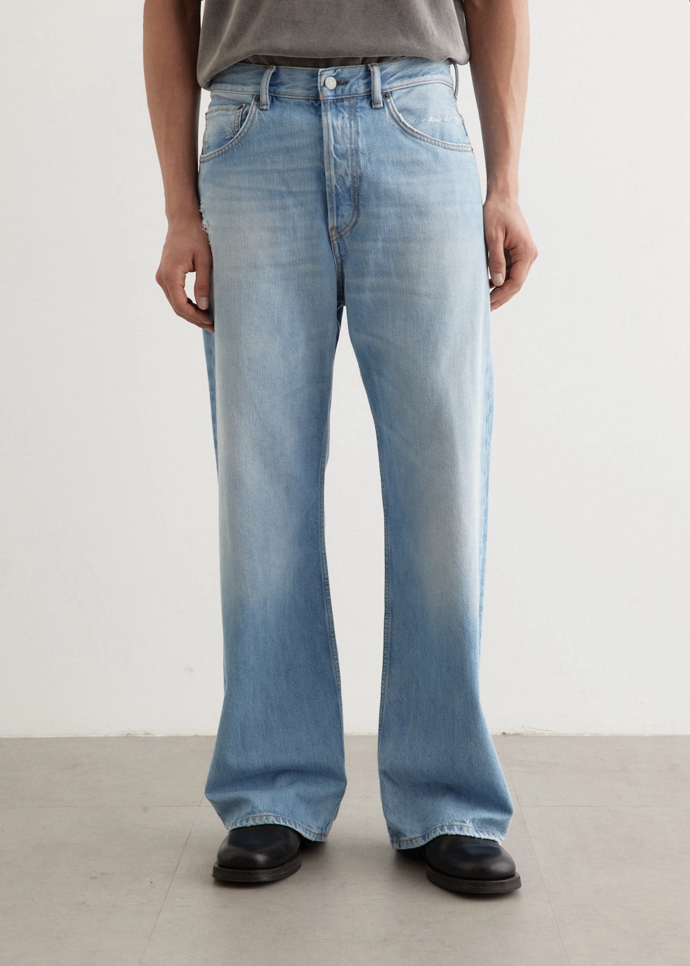 2021M Light Blue Vintage Jeans Neutral Look Effortless Layer