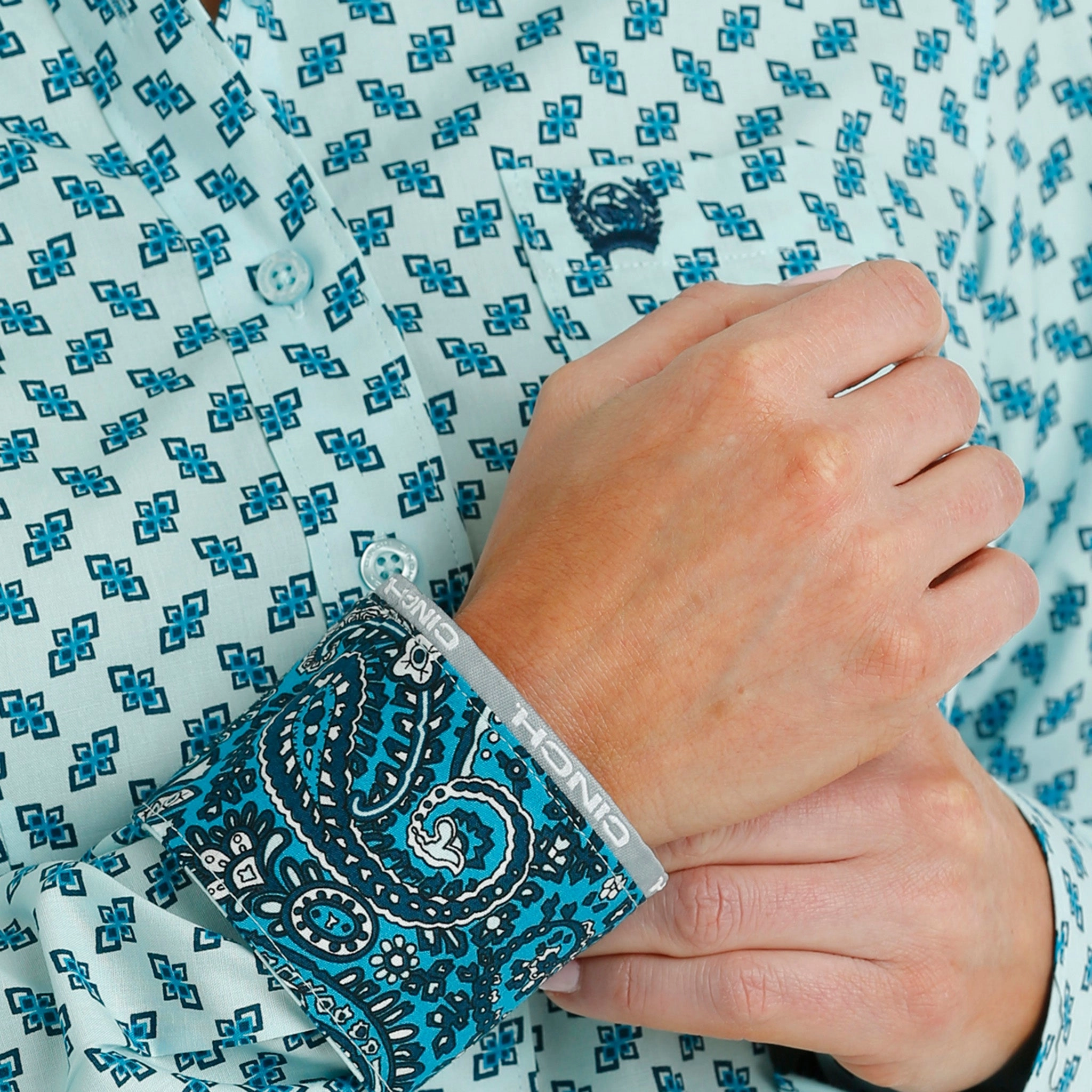 ElasticTrimming HypoallergenicMaterial Cinch Women's Light Blue Print Shirt