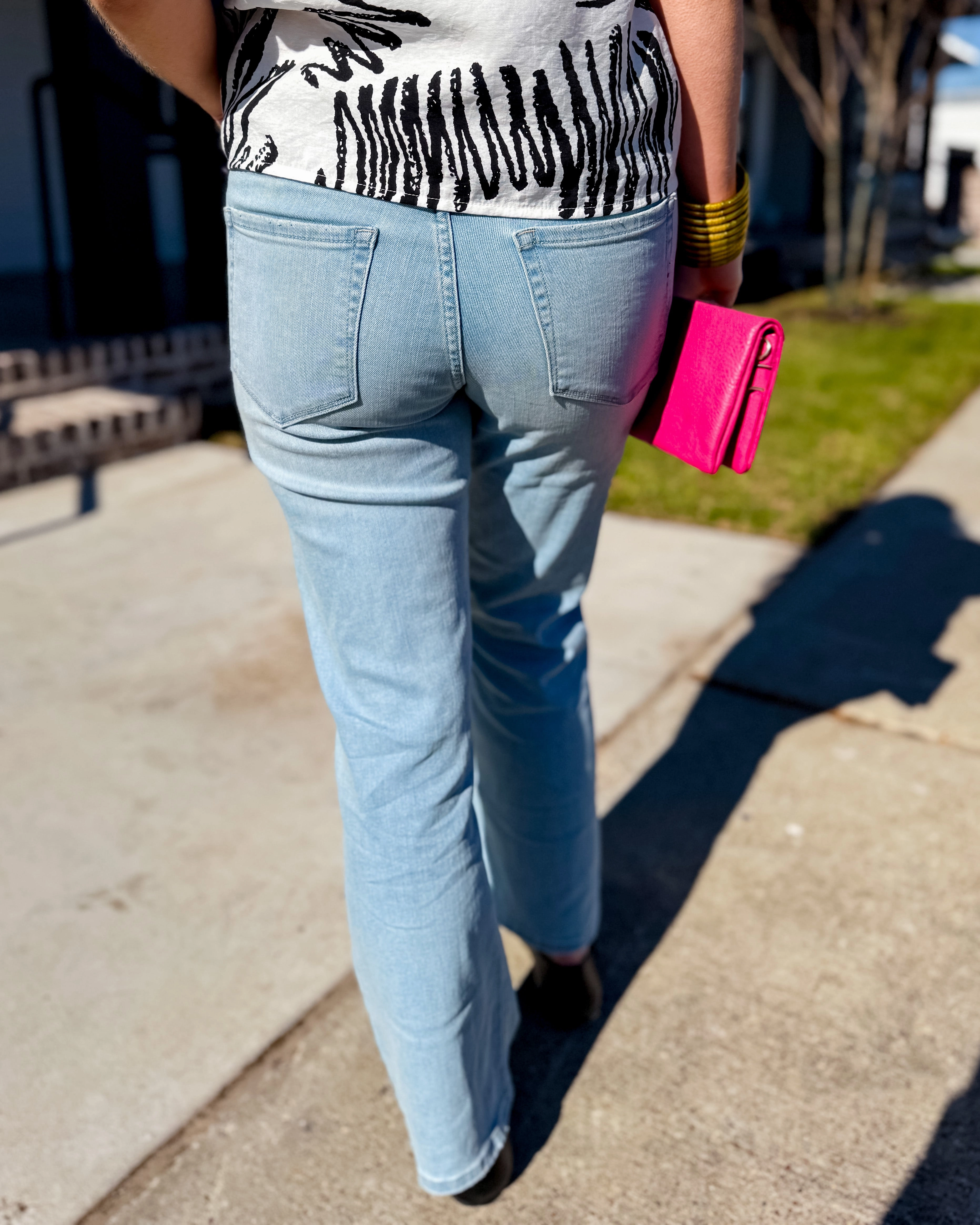 Go-to Comfort Just USA | Mid Rise Straight Jean in Light Denim