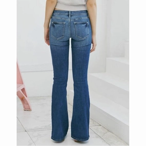 Smooth Picnic Style Low Profile Zipper Kancan Women's Samuel Mid Rise Medium Wash Flare Jeans