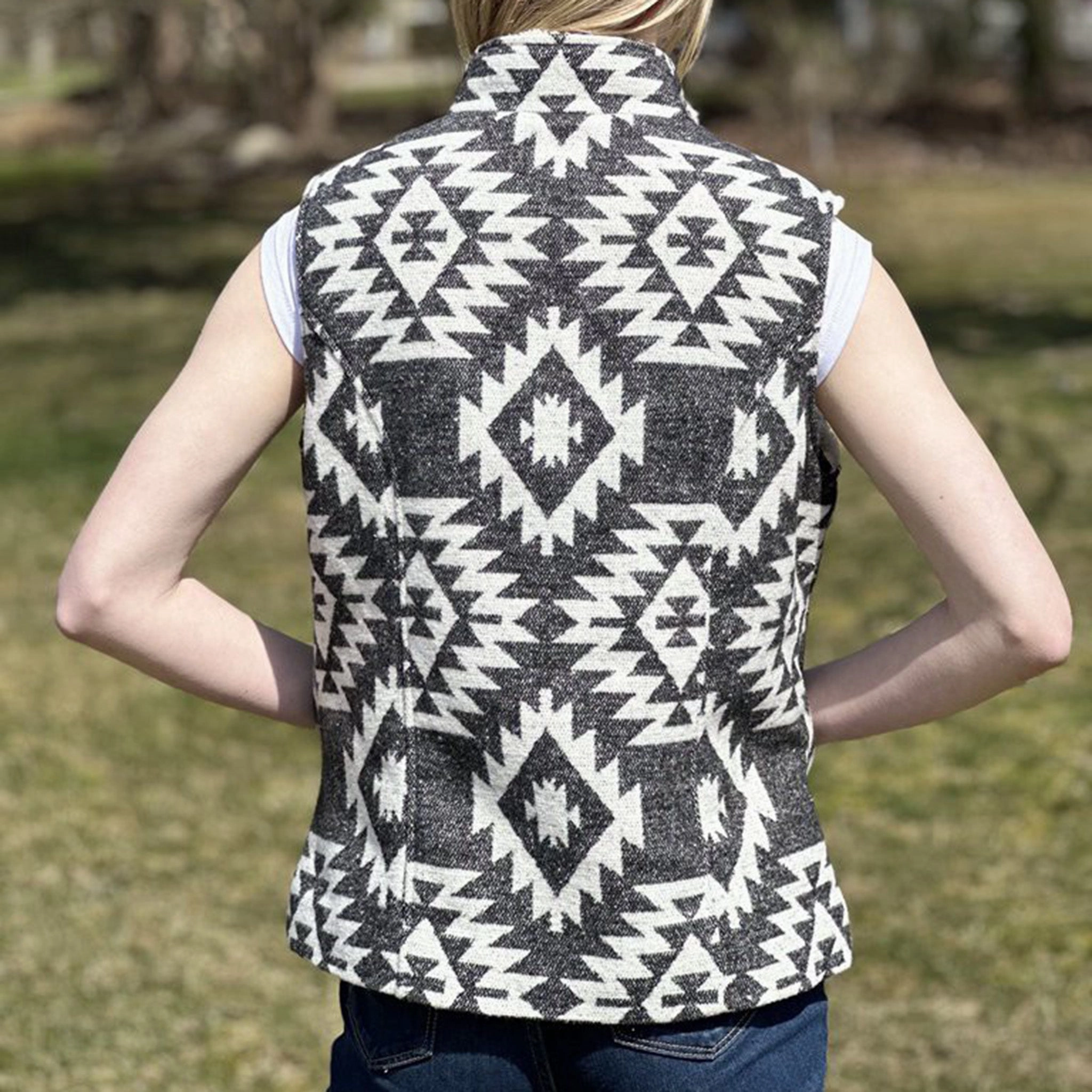 Compact Storage AntiStaticCoating Montana Co. Women's Black & White Aztec Vest