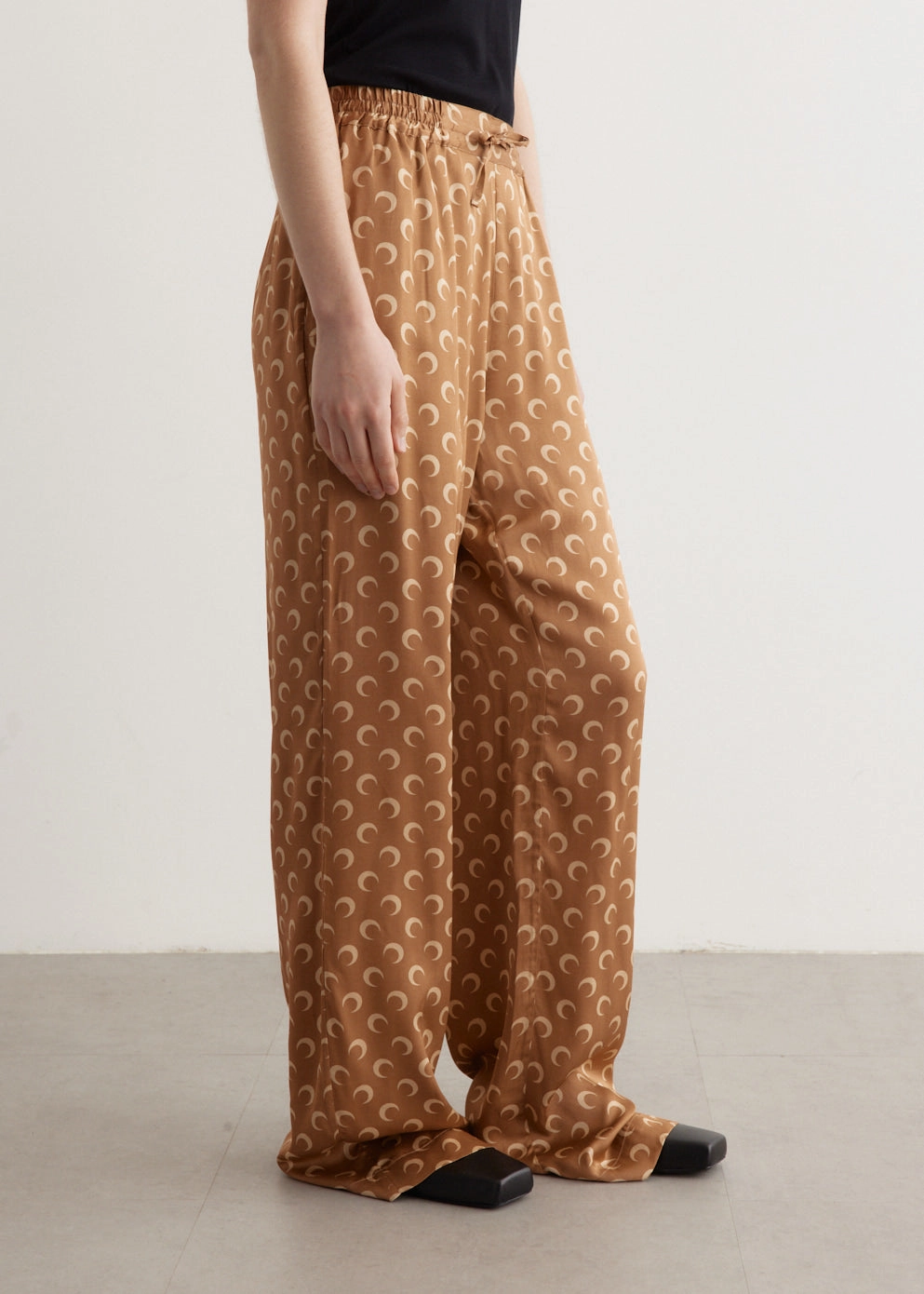 Softened Hem WrinkleResistantMaterial Moon Printed Drawstring Pant