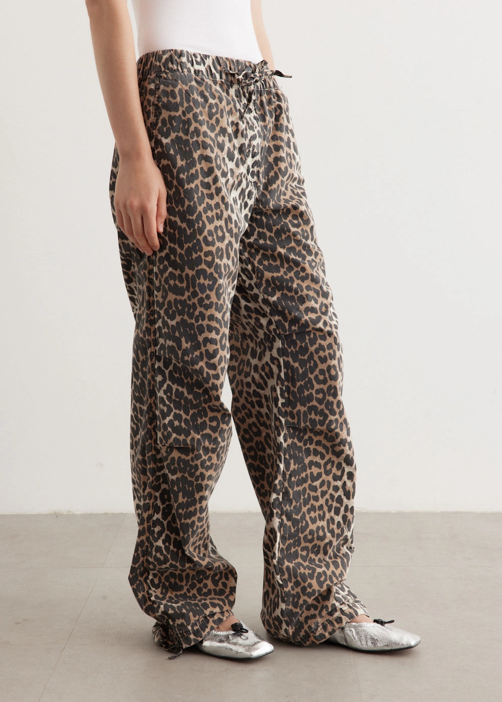 Washed Cotton Canvas Drawstring Pants All Around Fit Slim Wear Design