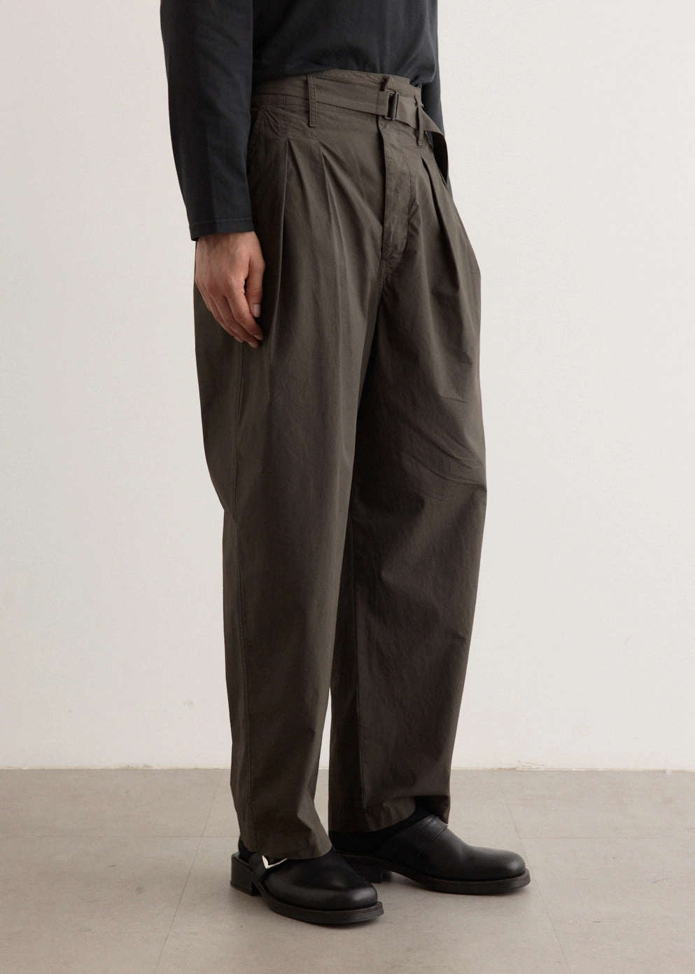 Minimal Bulk Dressy look Belted Pleated Pants
