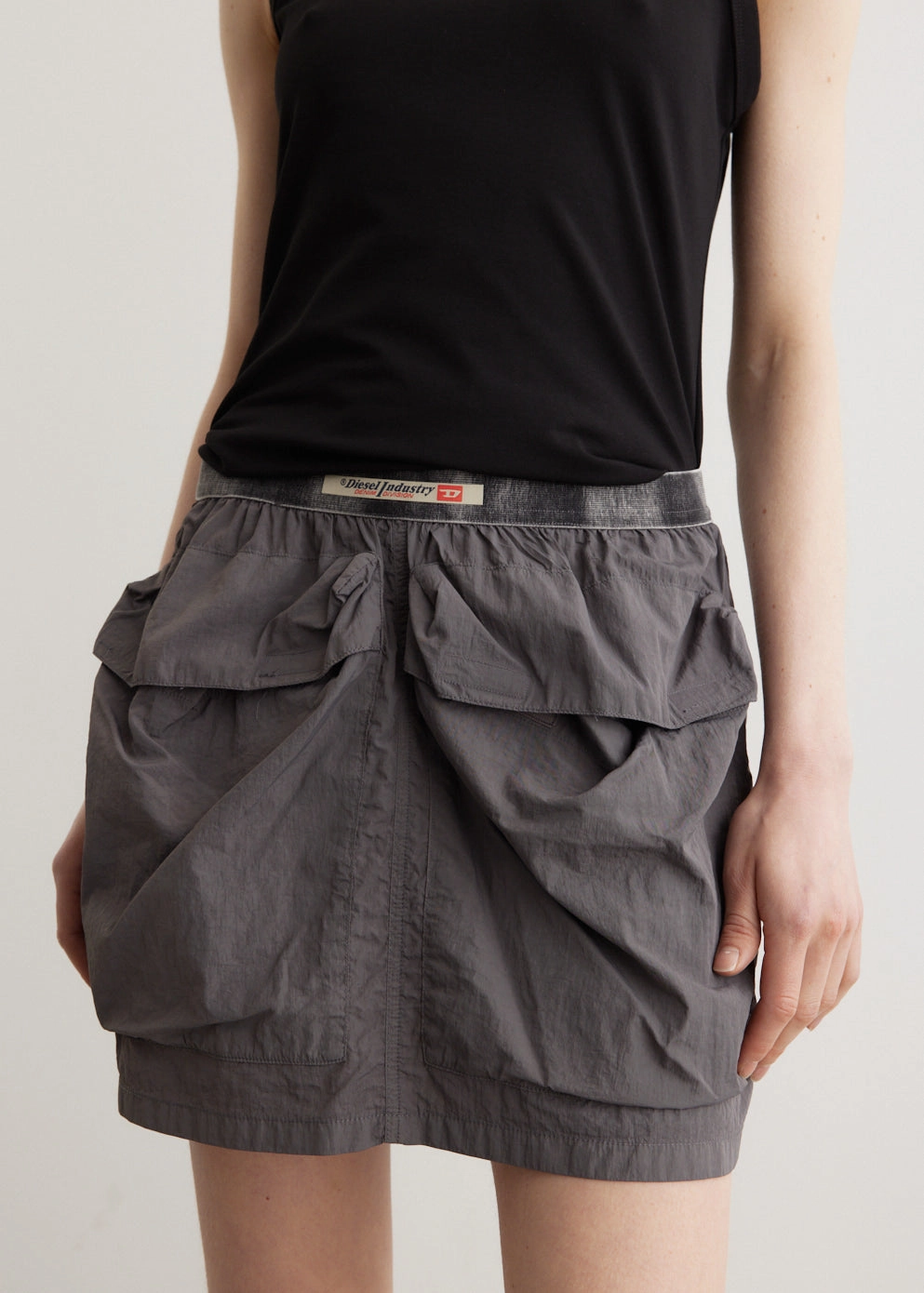 O-Misis Gonna Cargo Mini Skirt Elegant Flow Fashion Detail