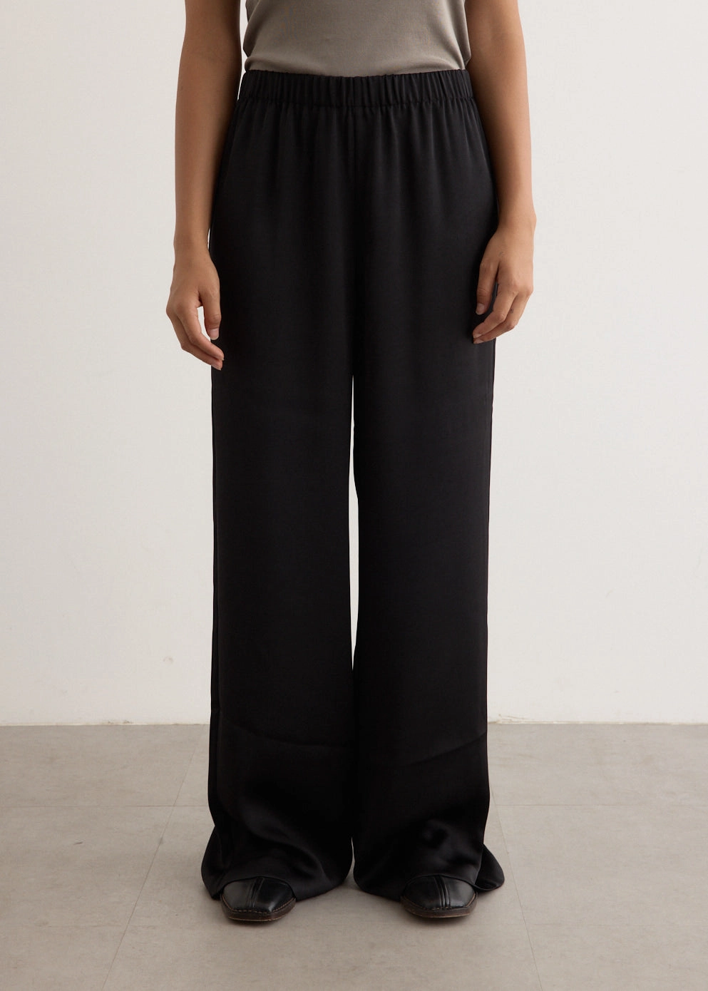 Olivia Pants Stretch Motion