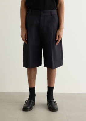 Fowld Knee Length Tailored Shorts Light Fabric Gloves