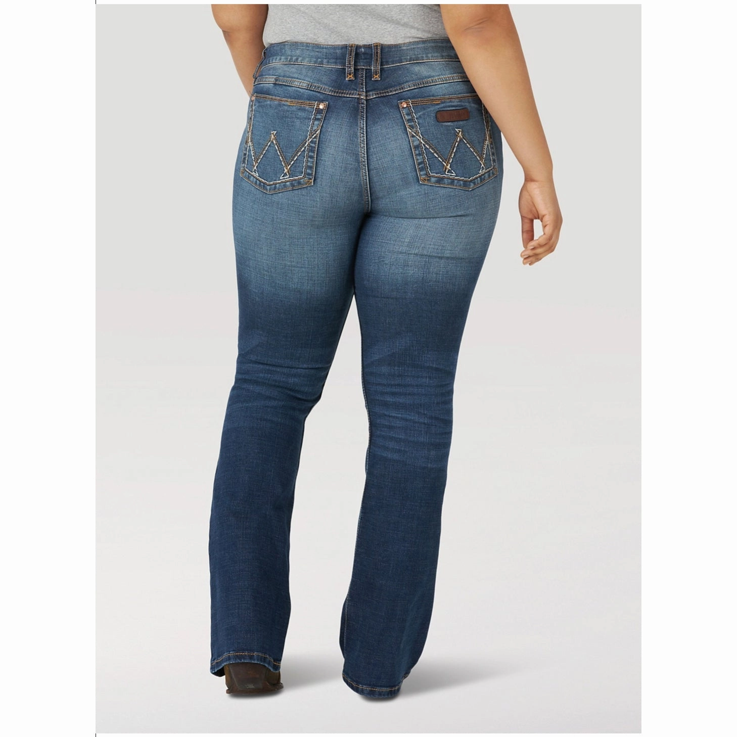 Vibrant Fashion Lover Plus Size Wrangler Retro Mid Rise Jean