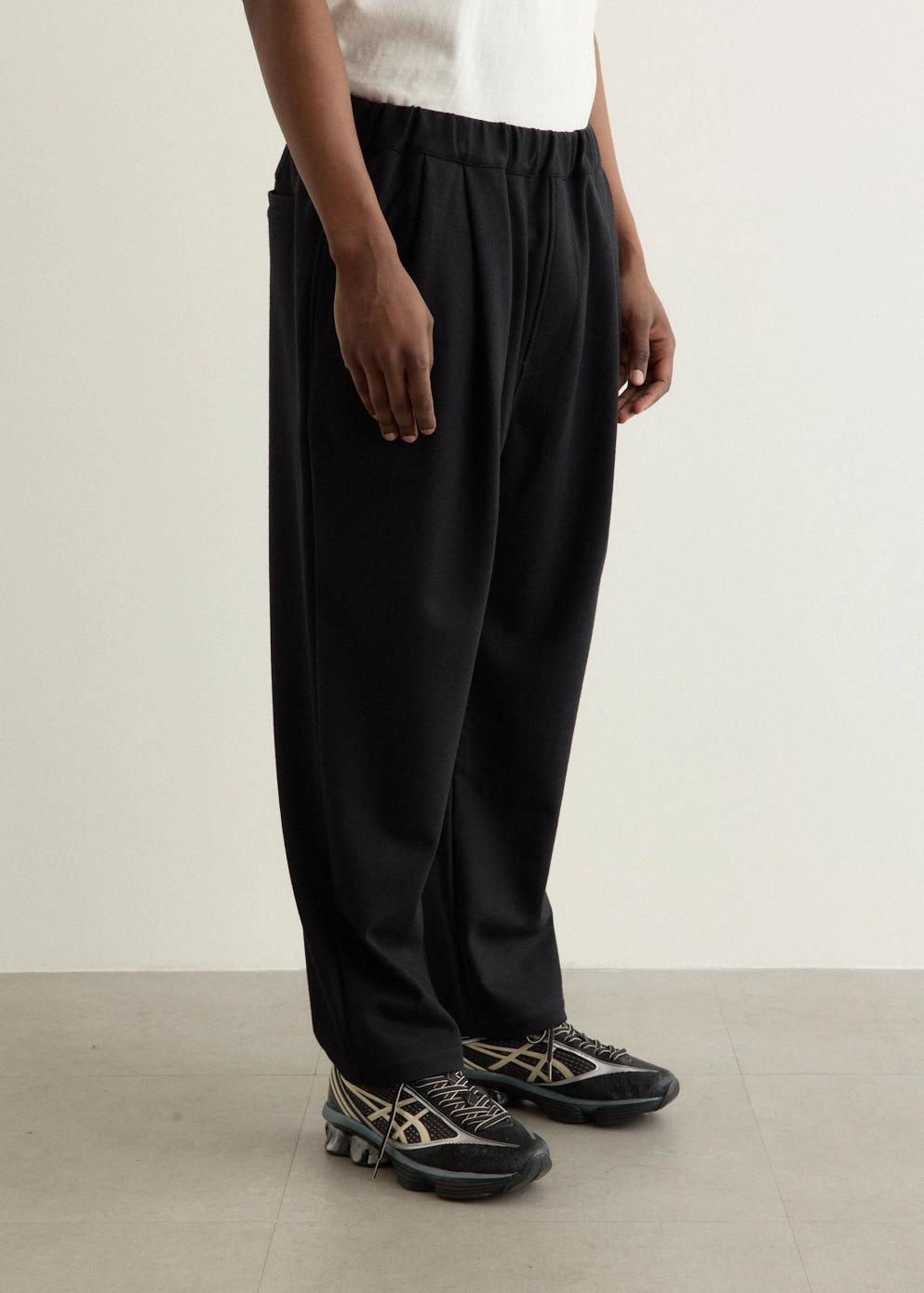 Sleek Appearance Wool Jersey Two Tuck Pants