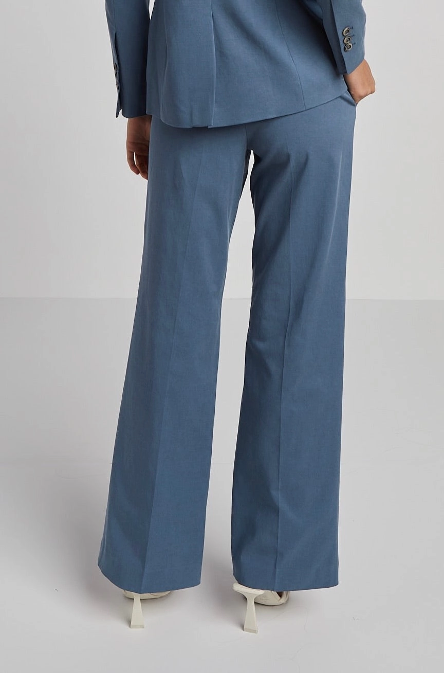 Preston Straight Leg Stretch Trouser With Pin Tuck - Seaside Go Anywhere clean look