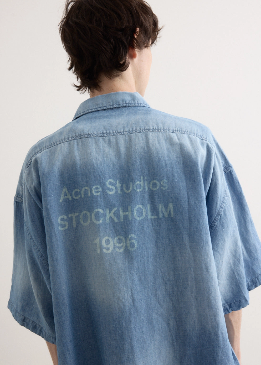 Minimalist Style Functional Fashion Setar Short Sleeve Chambray Shirt