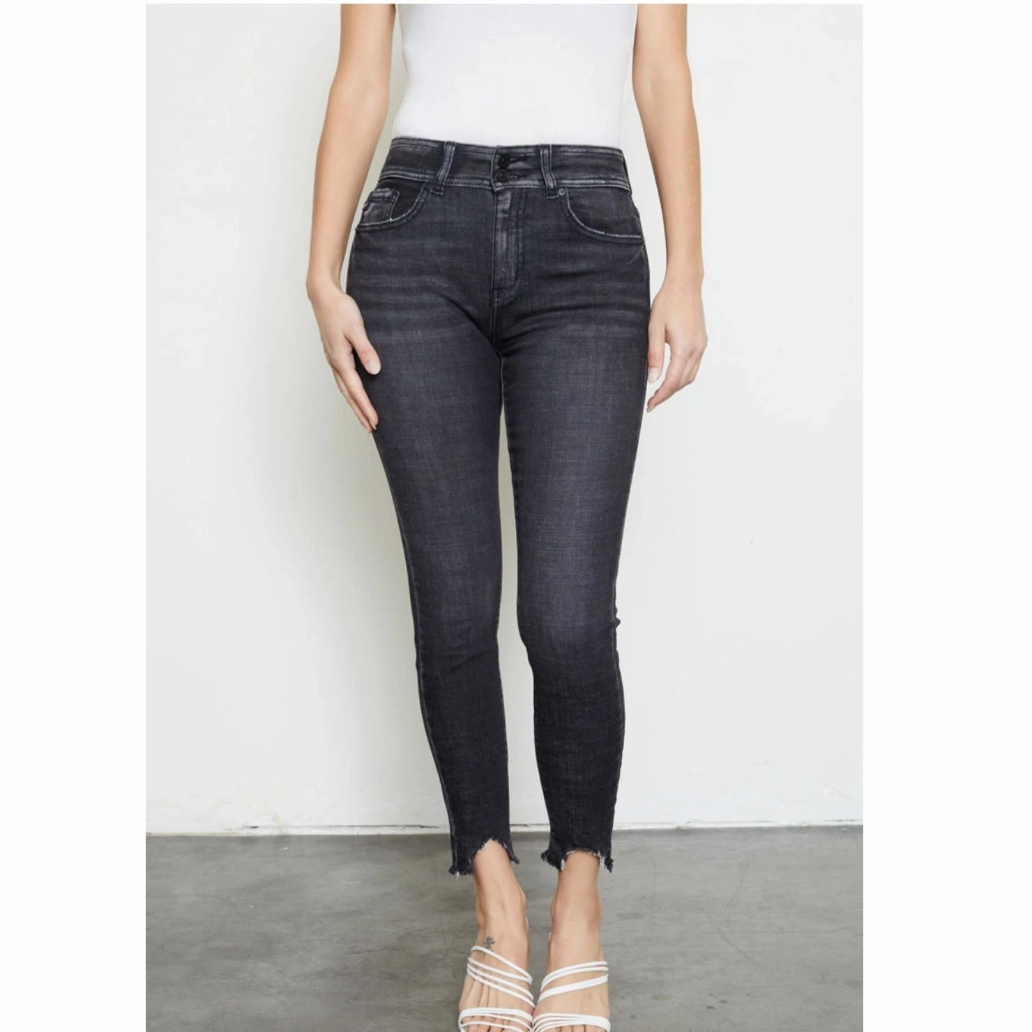Weekend Style Smooth Layer Ready KanCan Black Distressed Skinny