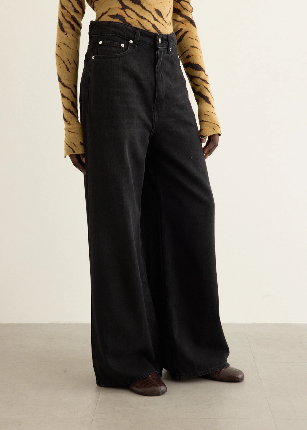 Soft Rigid Denim Baggy Jeans Modern Minimalist Stretch