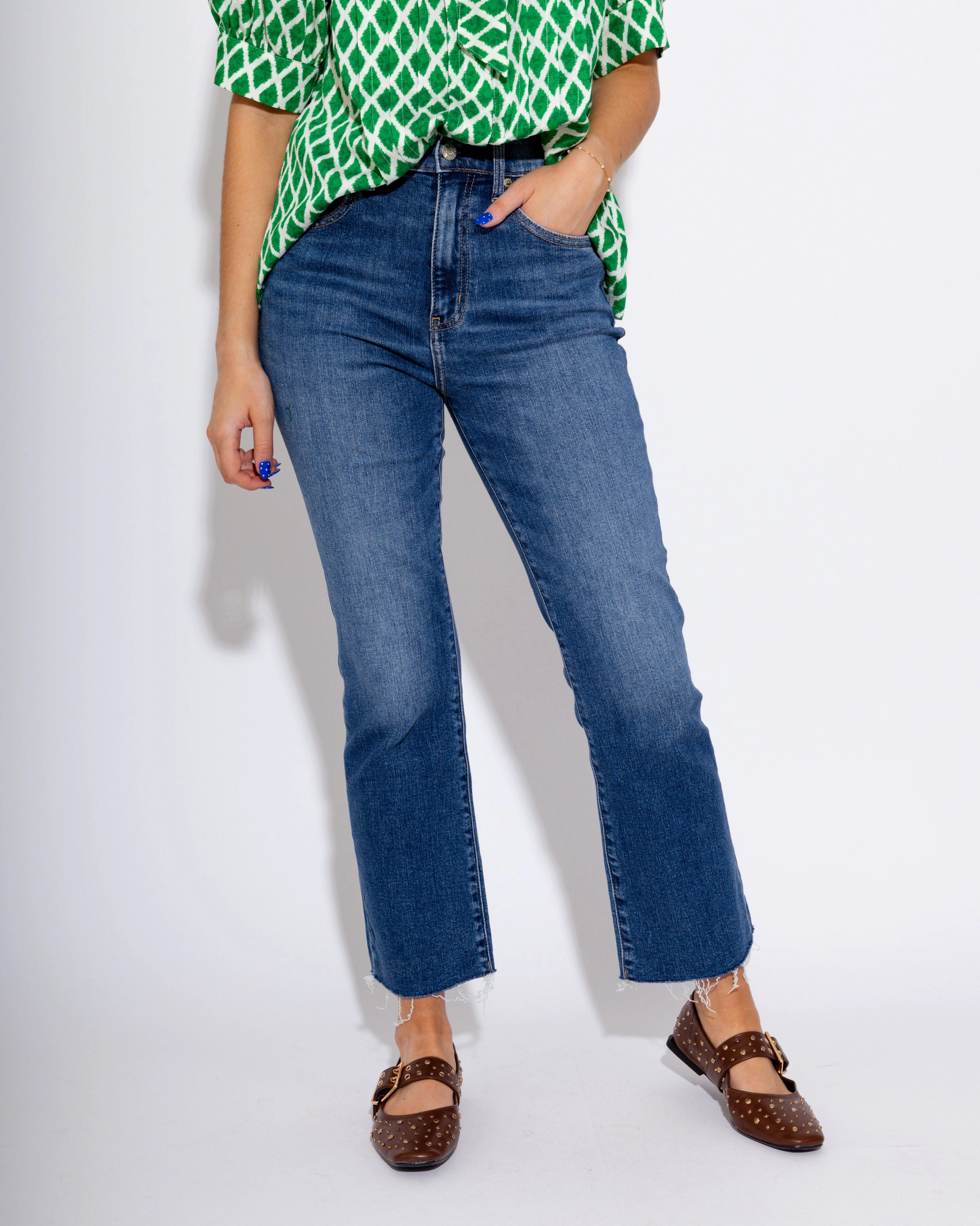 Shy Girl High Rise Crop Flare in Influencer Comfort Stretch Technology Beach Day Breathable