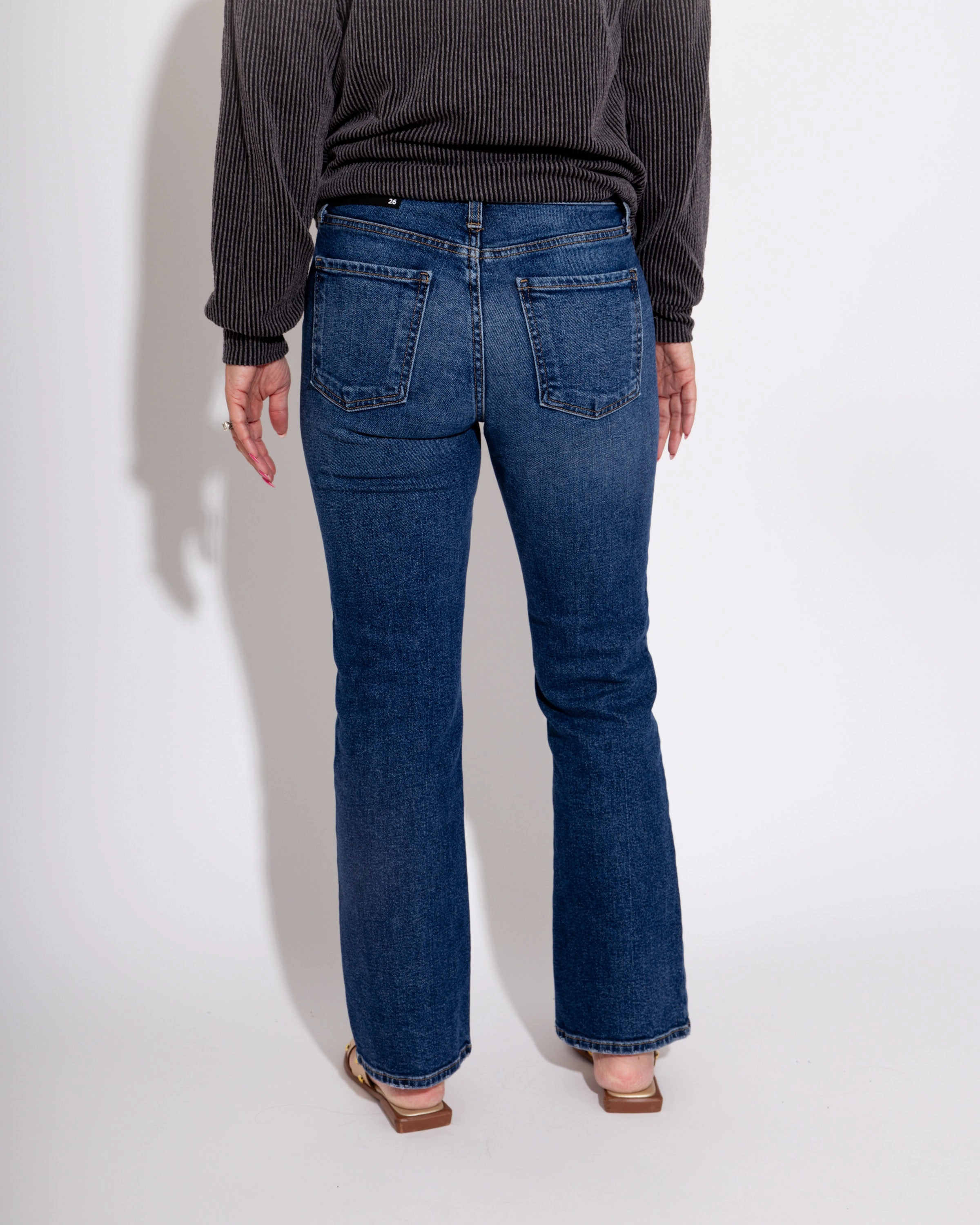 Classic Design Sustainable Trend Setter Versatile Slim Cropped Bootcut Jeans in Dark